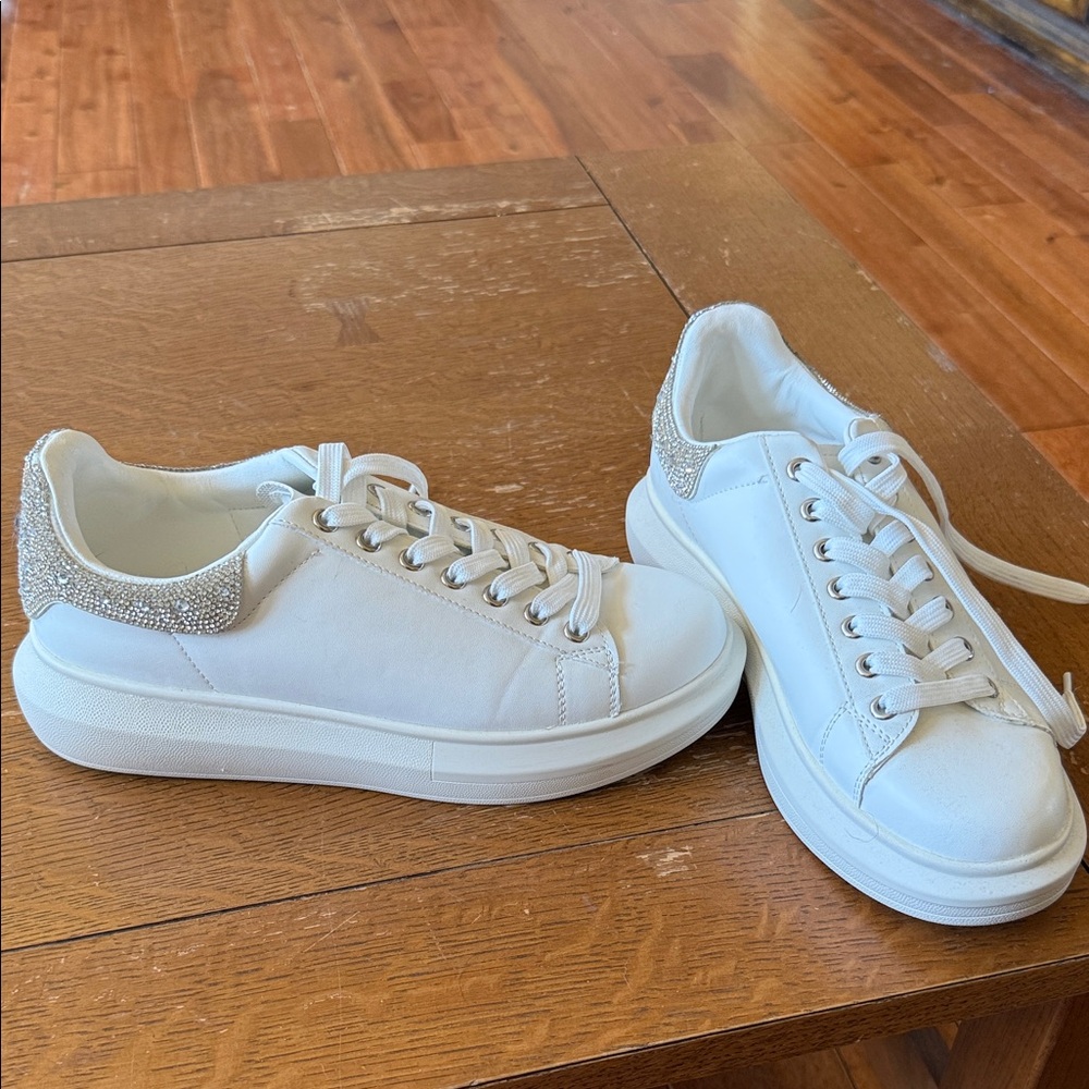 Steve Madden Gasp White Sneakers with Silver Details Size 10